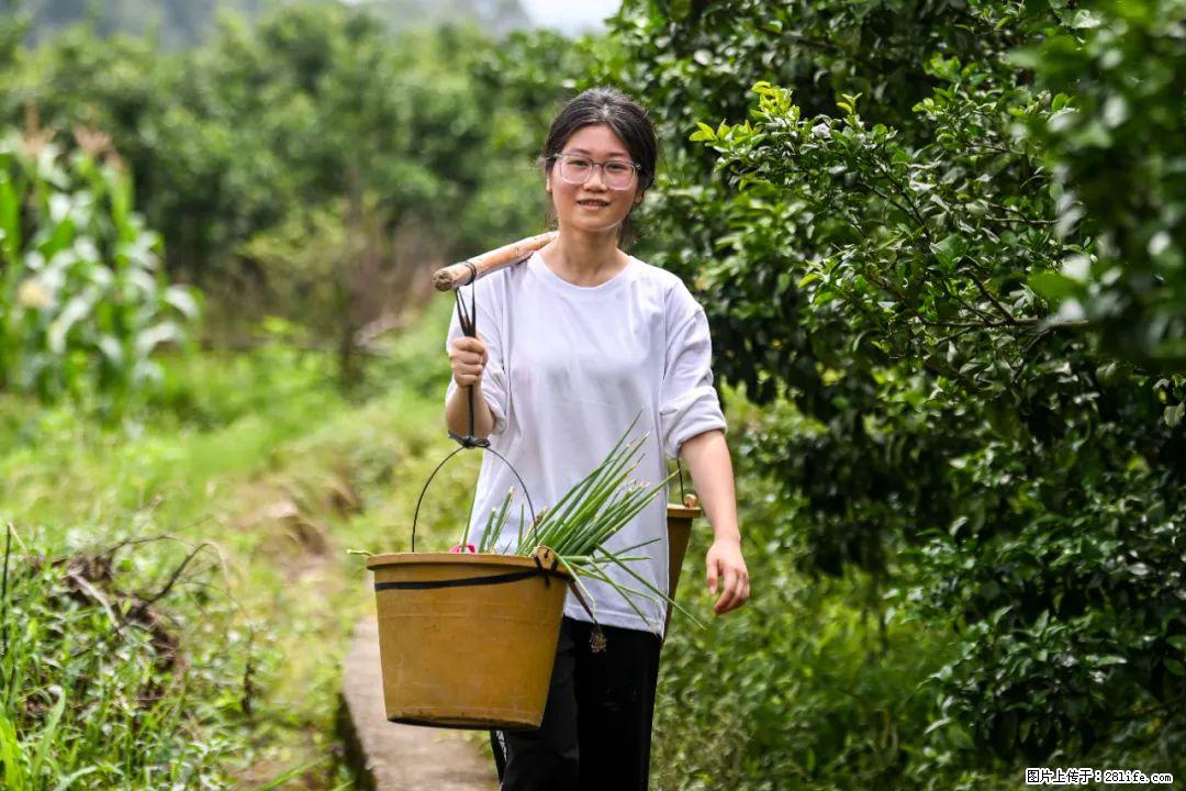 全网追的“扁担女孩”，找了一份暑假工，时薪12元 - 安顺生活资讯 - 安顺28生活网 anshun.28life.com