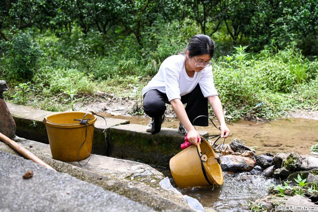 全网追的“扁担女孩”，找了一份暑假工，时薪12元 - 安顺生活资讯 - 安顺28生活网 anshun.28life.com