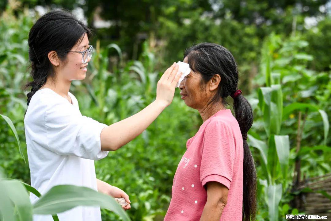 全网追的“扁担女孩”，找了一份暑假工，时薪12元 - 安顺生活资讯 - 安顺28生活网 anshun.28life.com